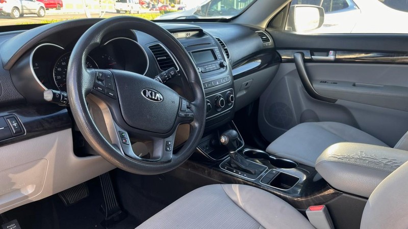 Kia Sorento Vehicle Image 05