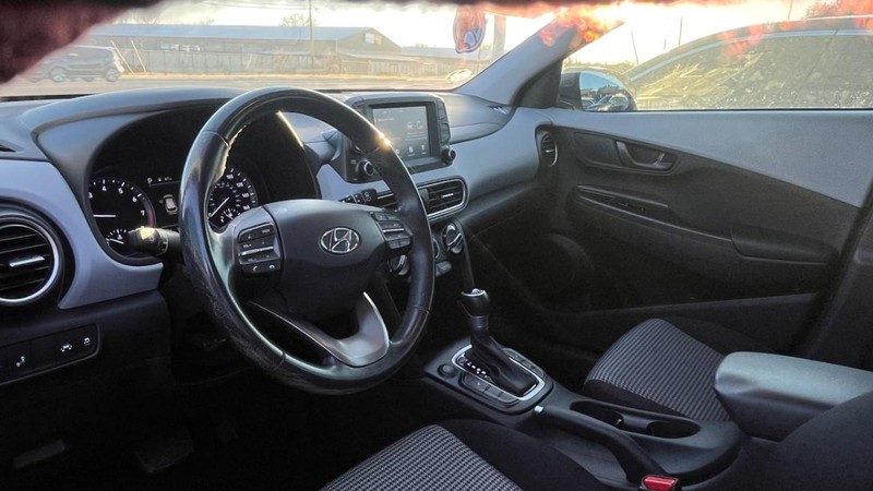 Hyundai Kona Vehicle Image 05