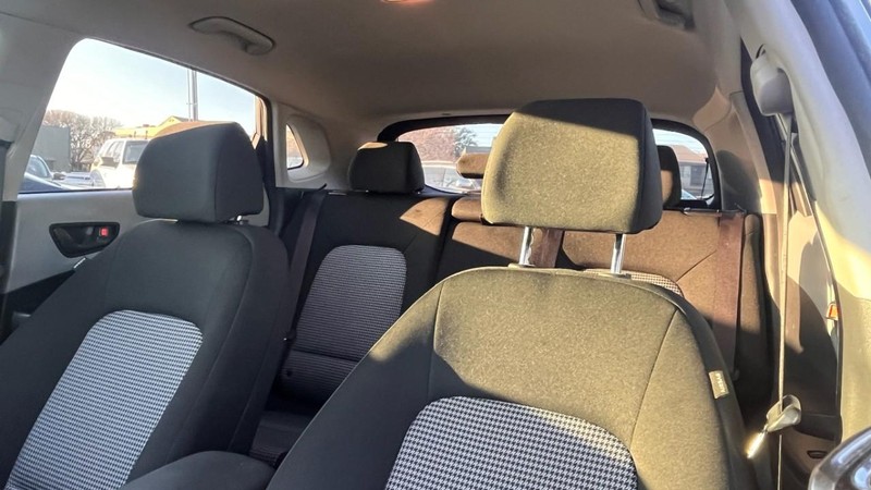 Hyundai Kona Vehicle Image 06