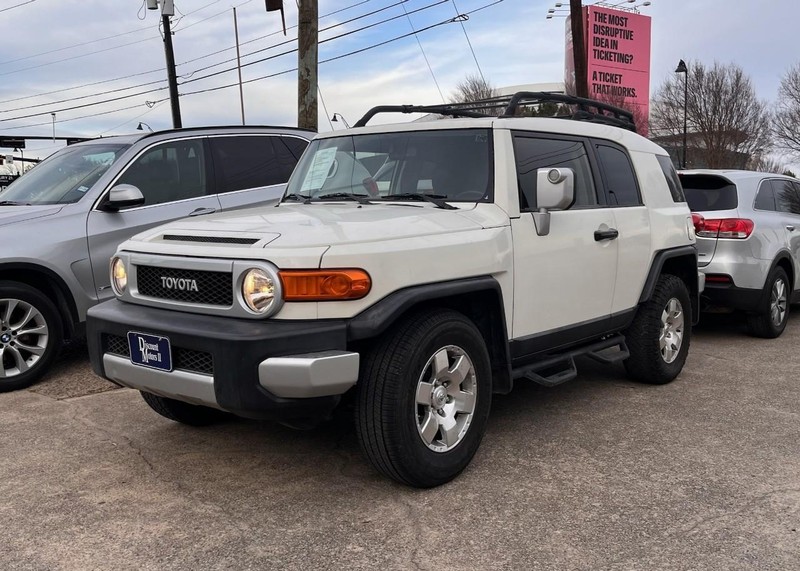 Toyota FJ Cruiser Vehicle Image 02