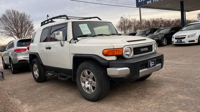 Toyota FJ Cruiser Vehicle Image 03