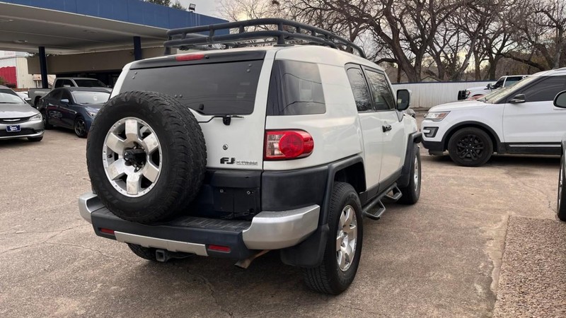 Toyota FJ Cruiser Vehicle Image 04
