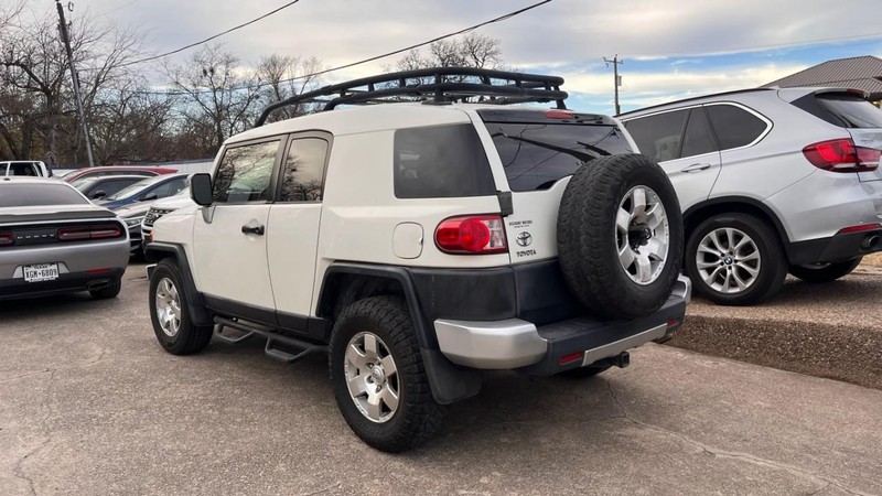 Toyota FJ Cruiser Vehicle Image 07