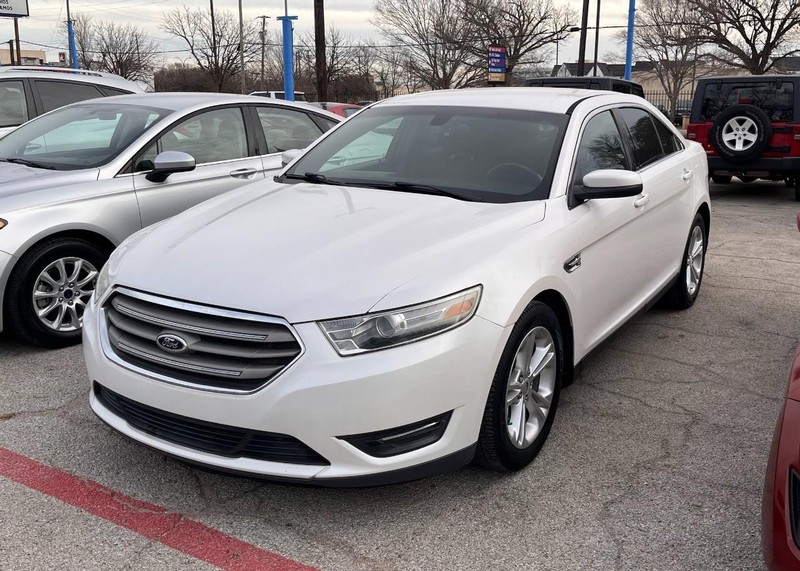 Ford Taurus Vehicle Image 02