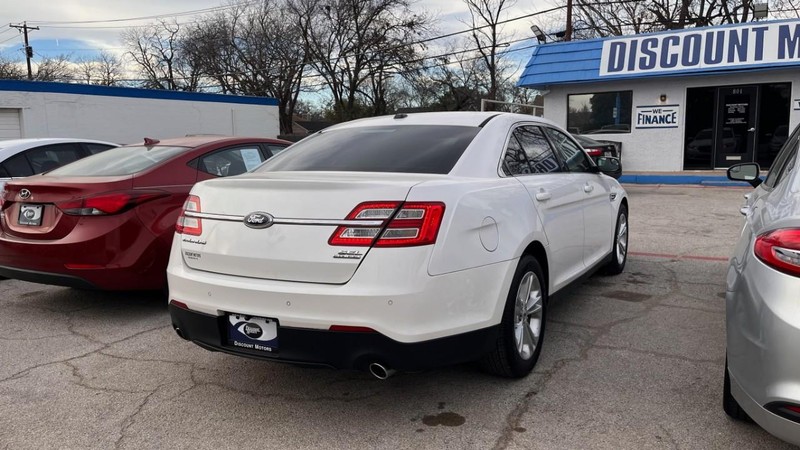 Ford Taurus Vehicle Image 04