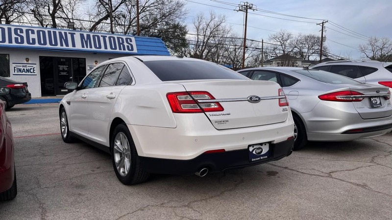 Ford Taurus Vehicle Image 07