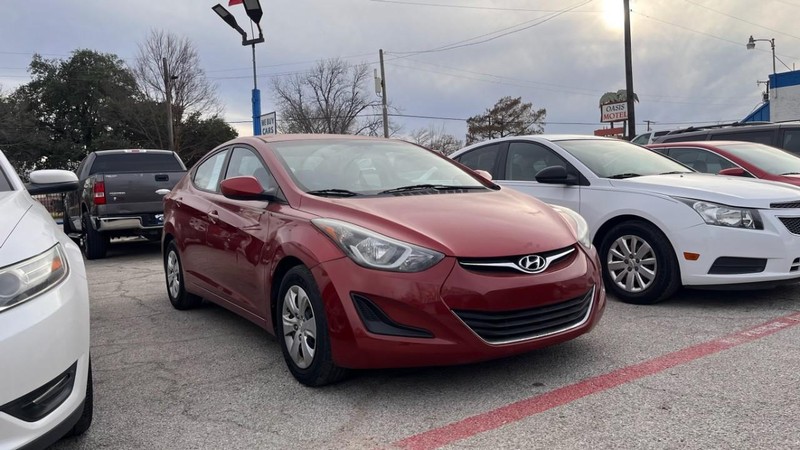 Hyundai Elantra Vehicle Image 03