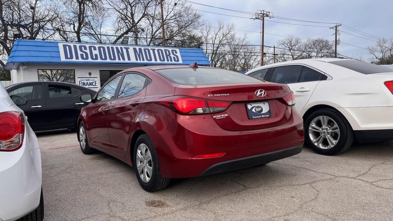 Hyundai Elantra Vehicle Image 07