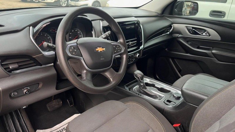 Chevrolet Traverse Vehicle Image 05