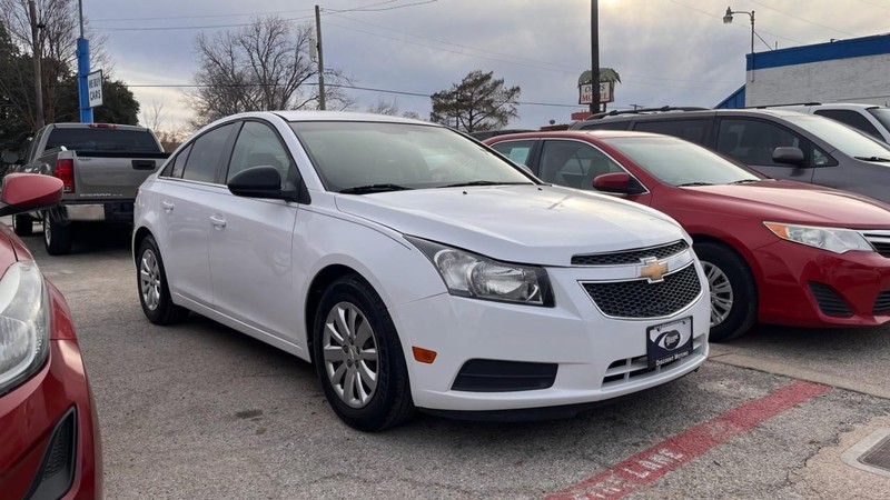 Chevrolet Cruze Vehicle Image 03