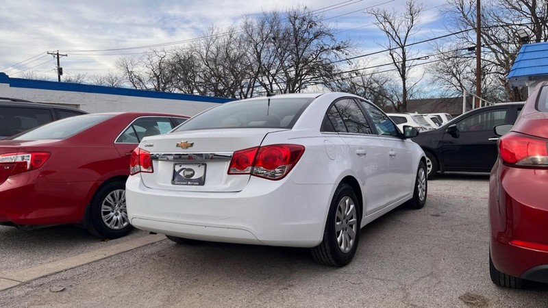 Chevrolet Cruze Vehicle Image 04