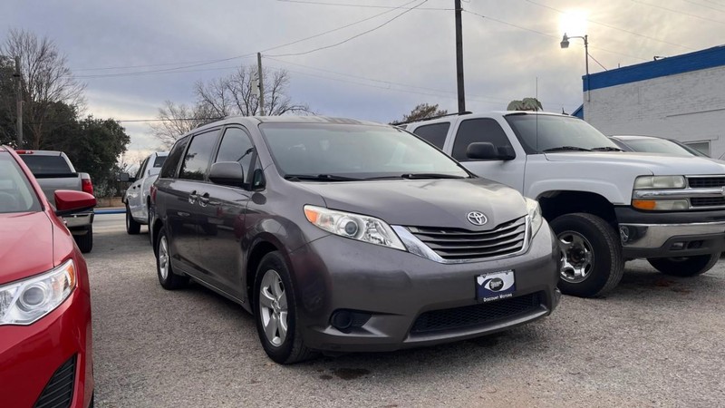 Toyota Sienna Vehicle Image 03