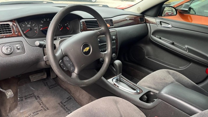 Chevrolet Impala Limited Vehicle Image 05