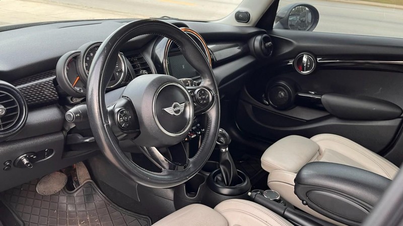 MINI Hardtop 4 Door Vehicle Image 05