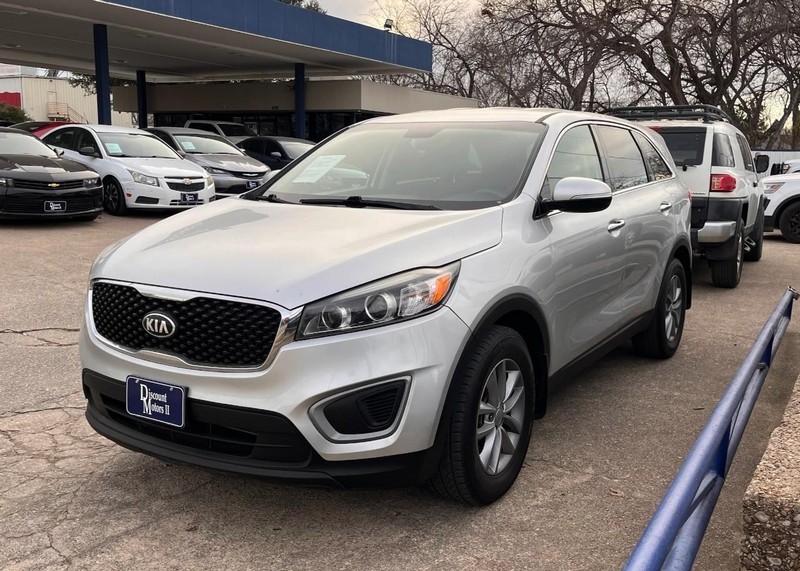 Kia Sorento Vehicle Image 02