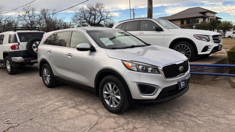 Kia Sorento Vehicle Image 03