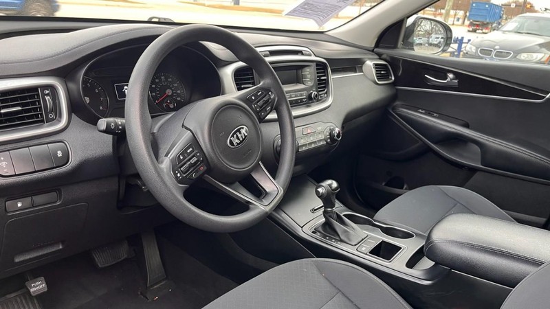 Kia Sorento Vehicle Image 05
