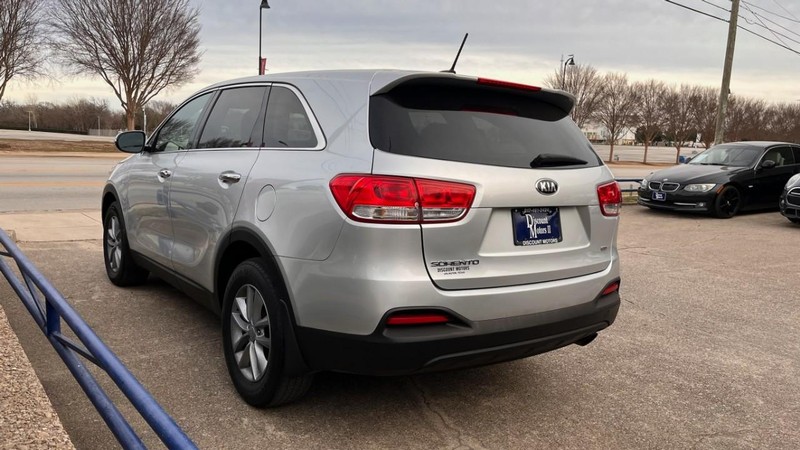 Kia Sorento Vehicle Image 07