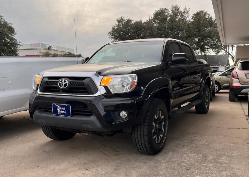 Toyota Tacoma Vehicle Image 02