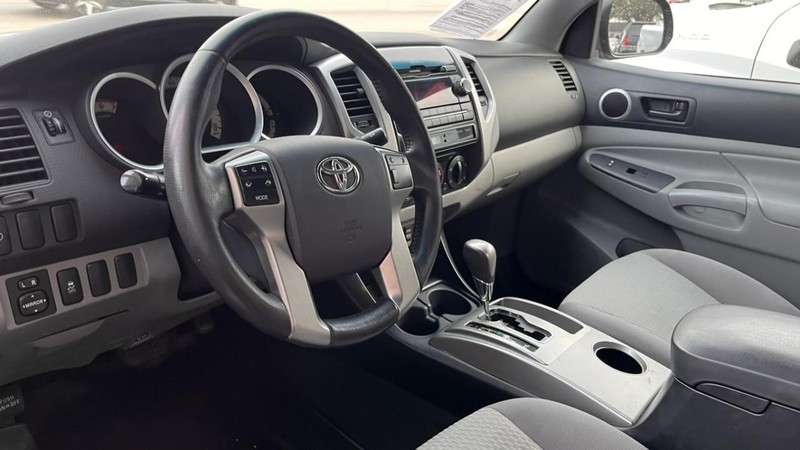 Toyota Tacoma Vehicle Image 05