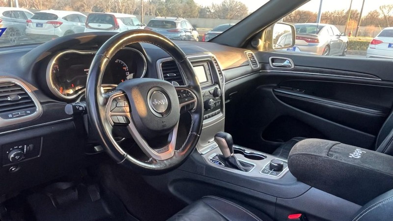 Jeep Grand Cherokee Vehicle Image 05