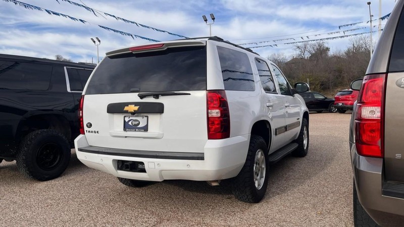 Chevrolet Tahoe Vehicle Image 04