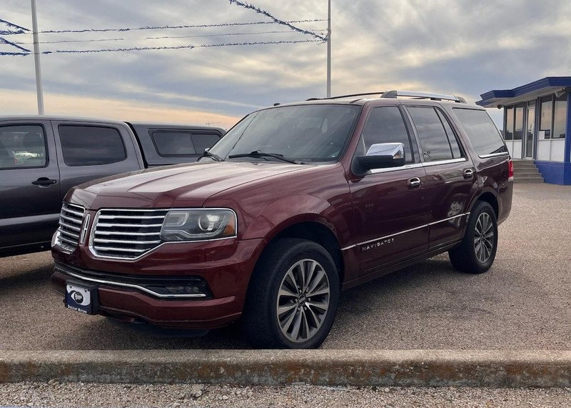 Lincoln Navigator Vehicle Image 02