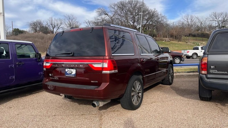 Lincoln Navigator Vehicle Image 04