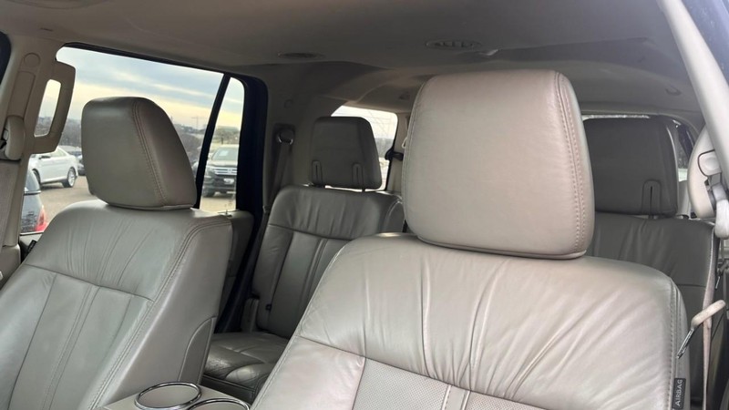 Lincoln Navigator Vehicle Image 06