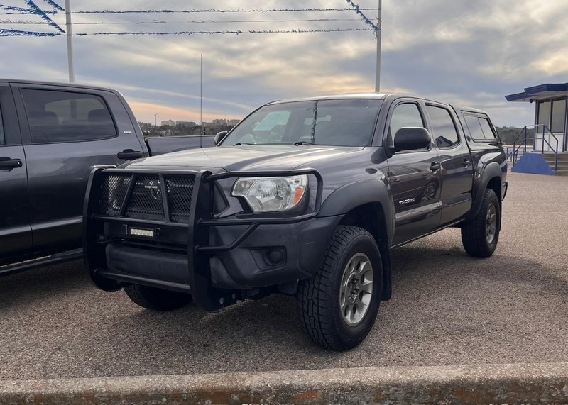 Toyota Tacoma Vehicle Image 02