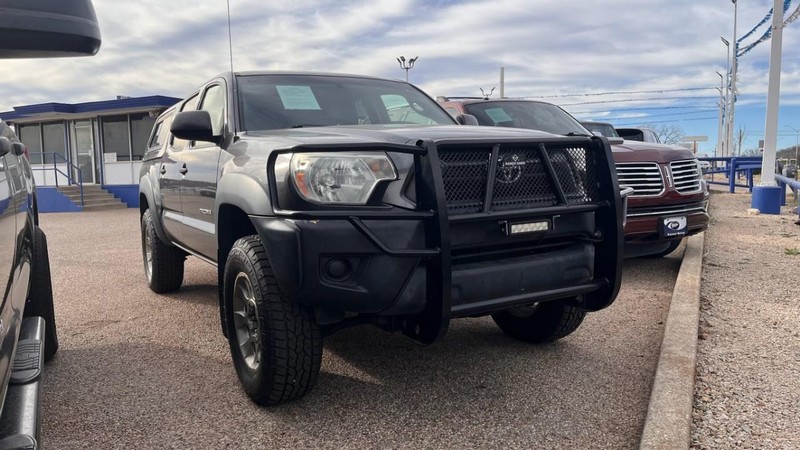 Toyota Tacoma Vehicle Image 03