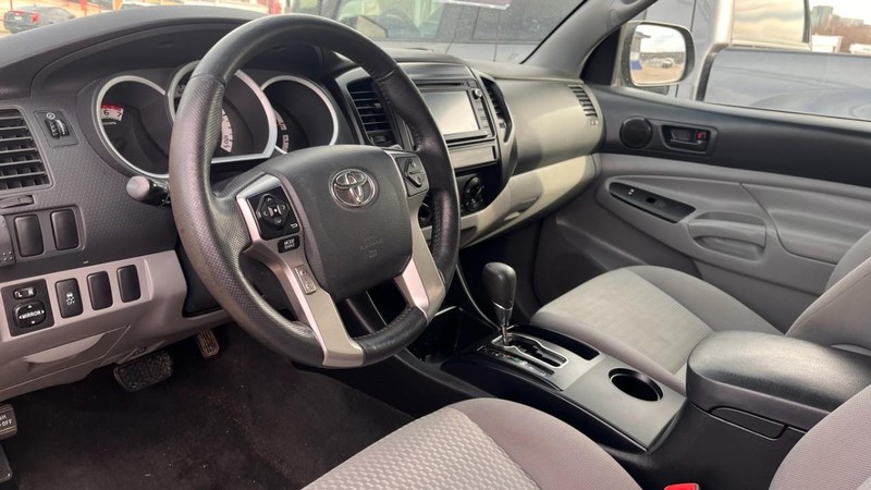 Toyota Tacoma Vehicle Image 05