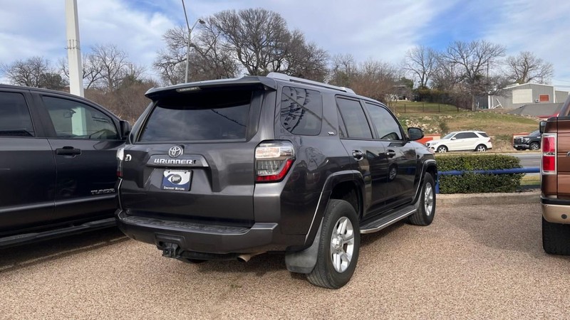 Toyota 4Runner Vehicle Image 04