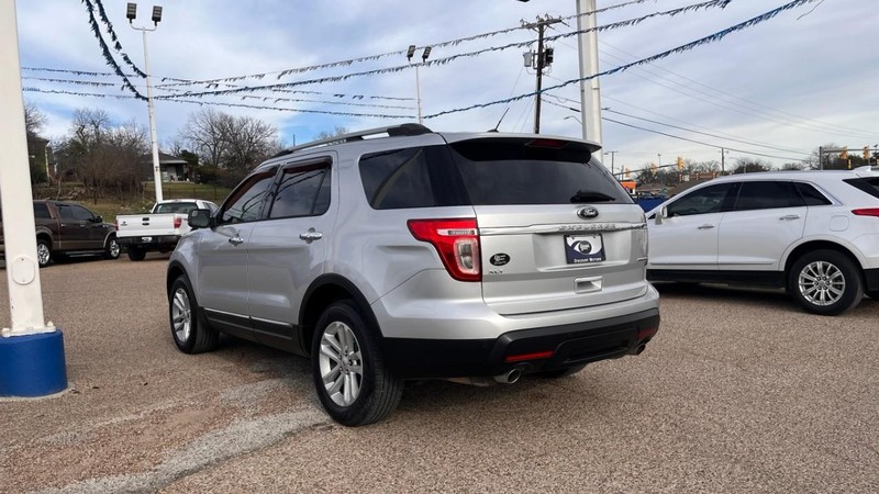 Ford Explorer Vehicle Image 07