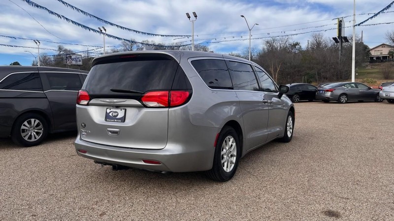 Chrysler Pacifica Vehicle Image 04