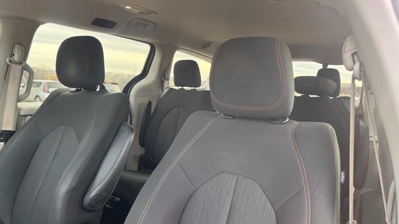 Chrysler Pacifica Vehicle Image 06