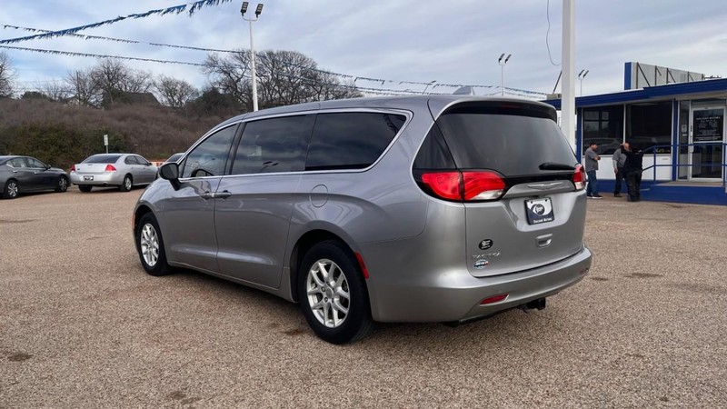 Chrysler Pacifica Vehicle Image 07