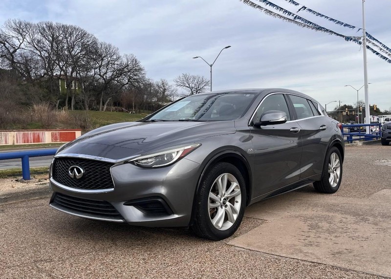 INFINITI QX30 Vehicle Image 02