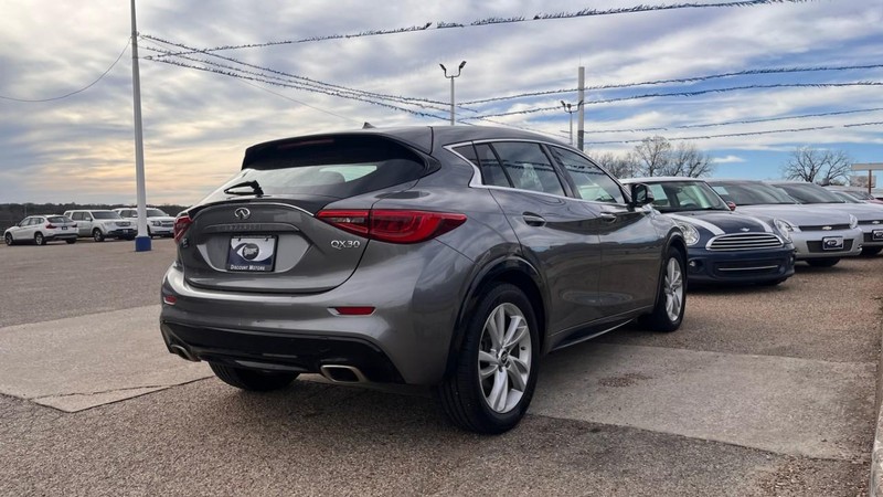 INFINITI QX30 Vehicle Image 04