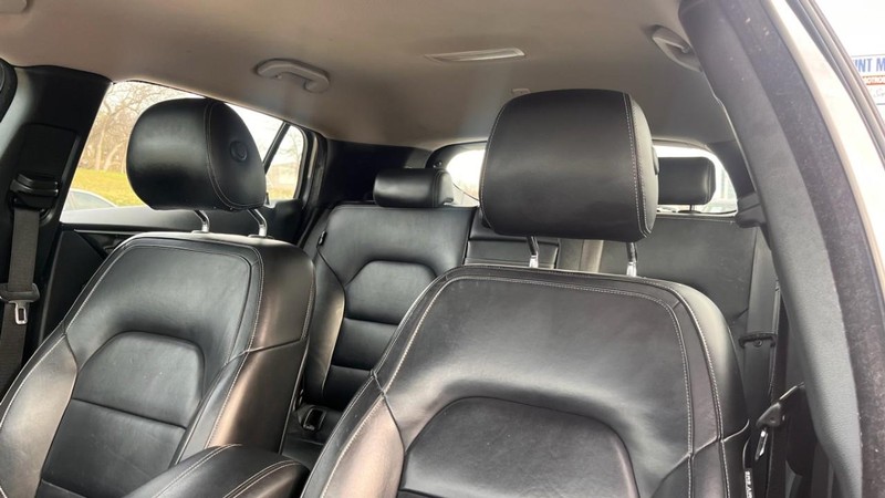 INFINITI QX30 Vehicle Image 05