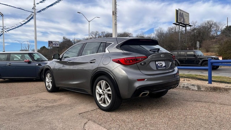 INFINITI QX30 Vehicle Image 06