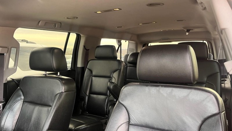 Chevrolet Suburban Vehicle Image 06
