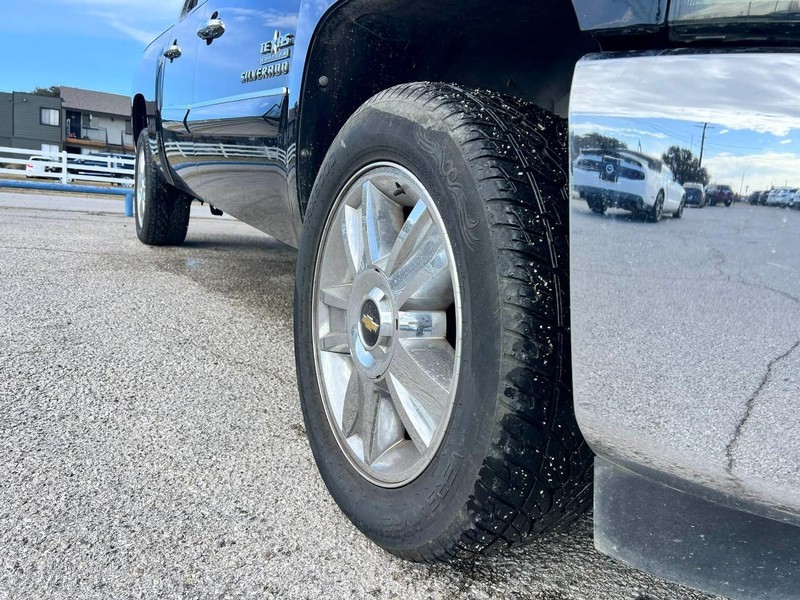 Chevrolet Silverado 1500 Vehicle Image 04