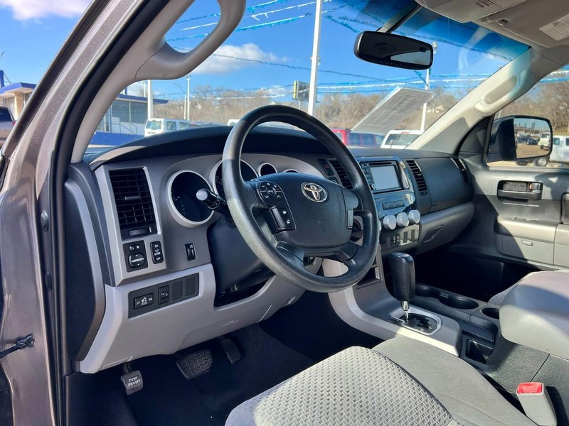 Toyota Tundra 2WD Truck Vehicle Image 05