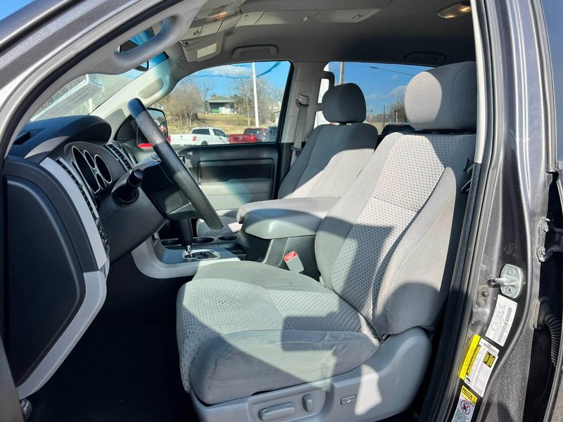 Toyota Tundra 2WD Truck Vehicle Image 06