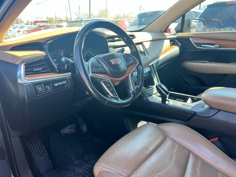 Cadillac XT5 Vehicle Image 05