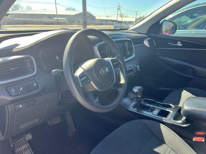 Kia Sorento Vehicle Image 05