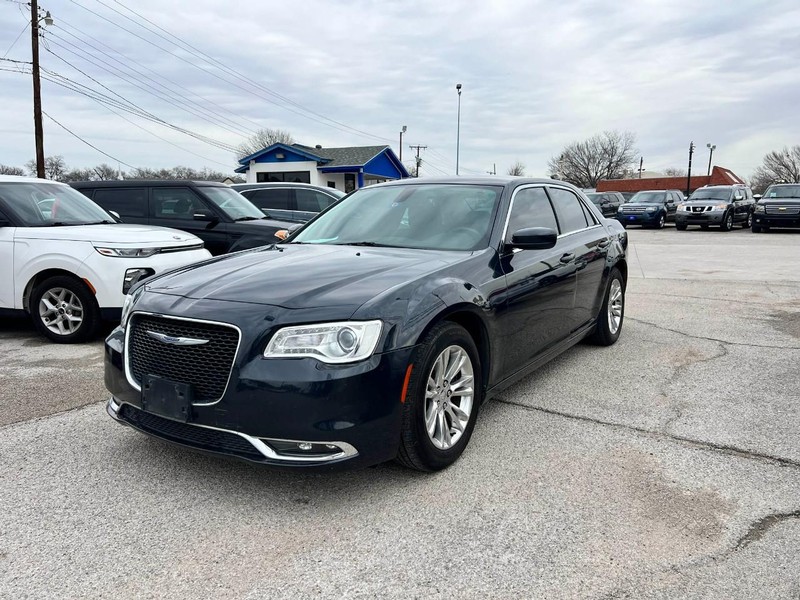 Chrysler 300 Vehicle Image 02