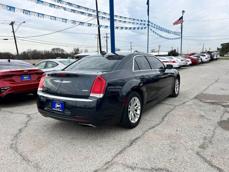 Chrysler 300 Vehicle Image 04