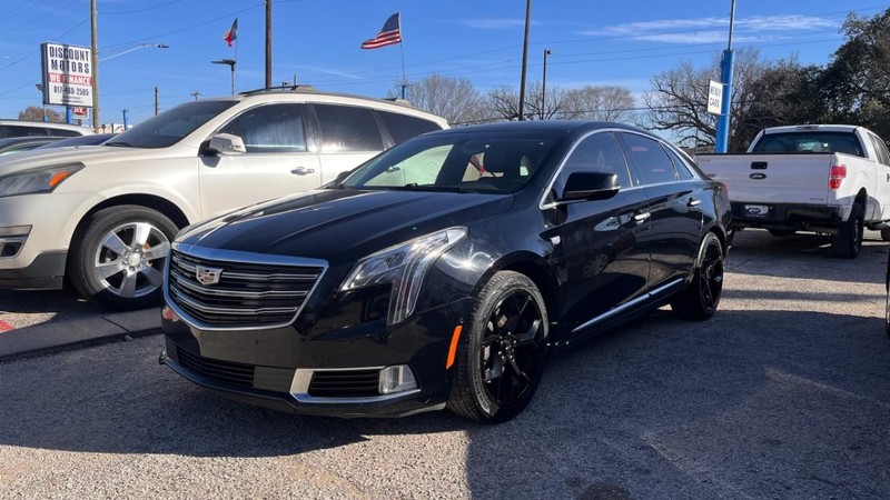 Cadillac XTS Vehicle Image 02